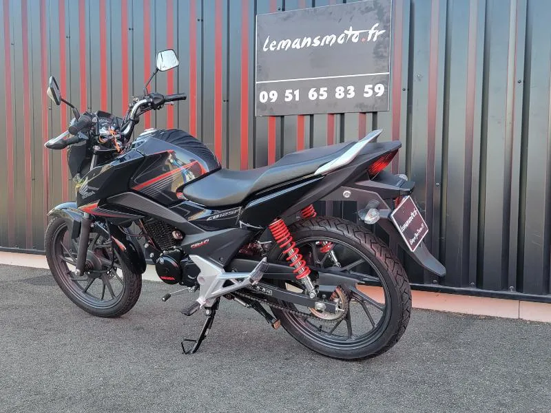 CB 125 F