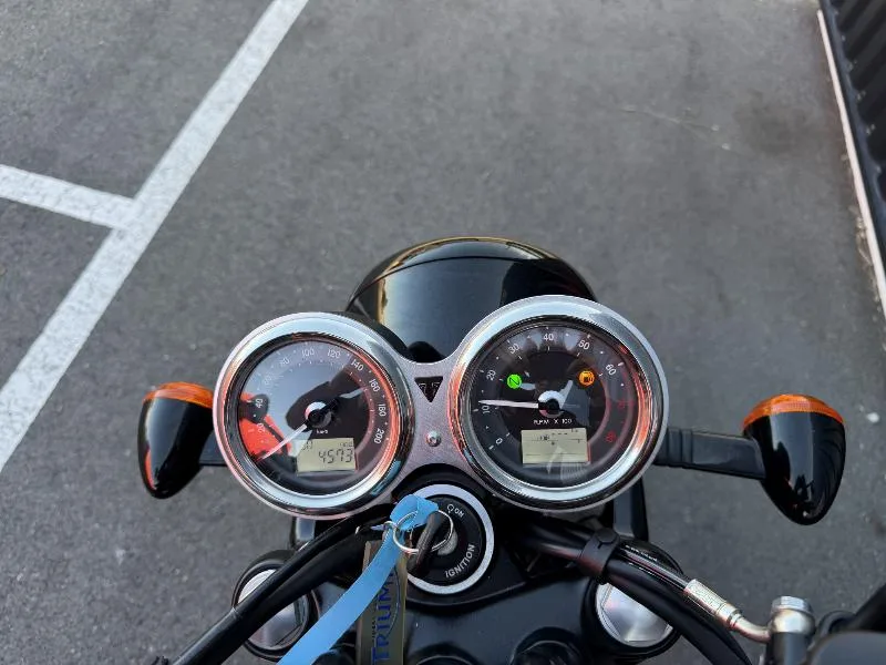 BONNEVILLE T100 900