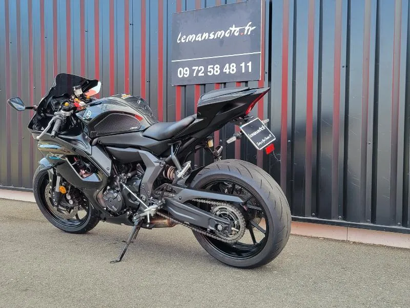 YZFR7
