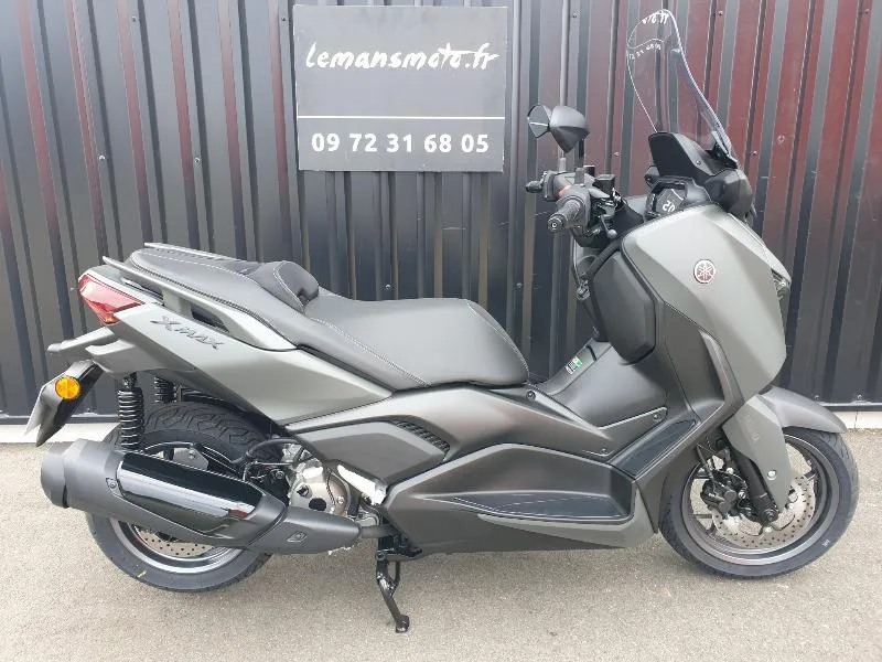 XMAX 300