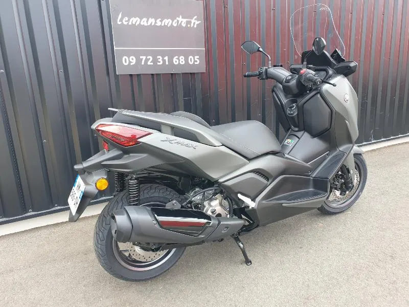 XMAX 300