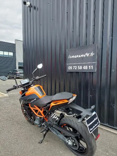 390 DUKE