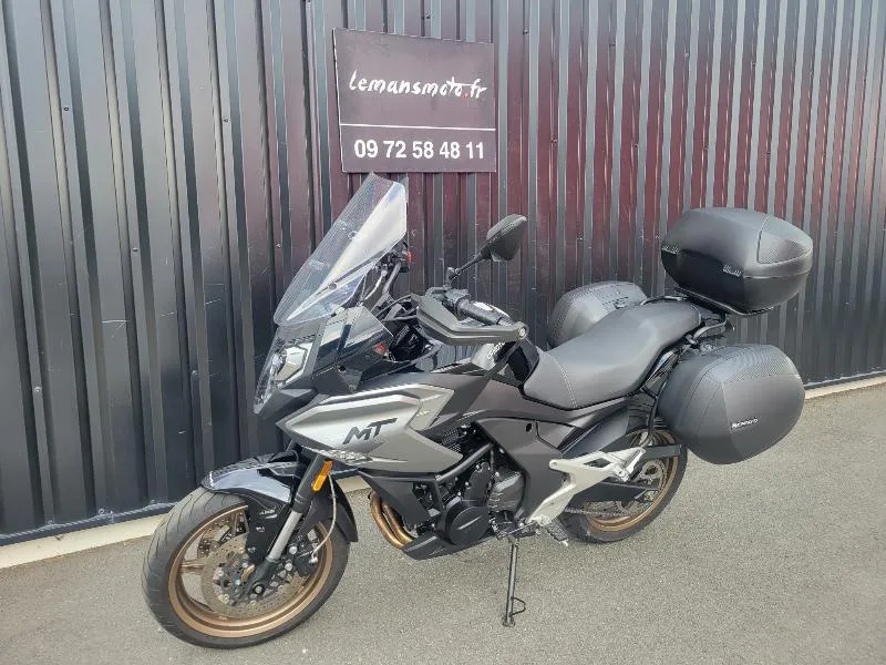 MT 700