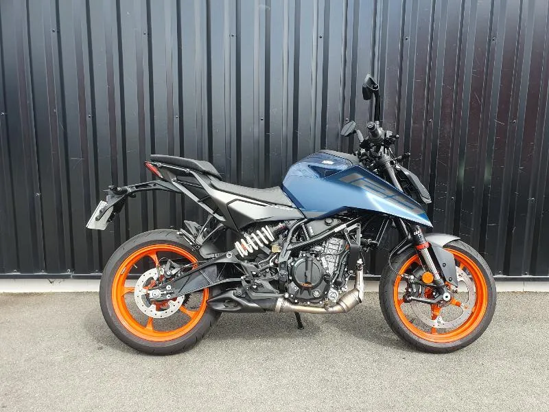 125 DUKE ABS