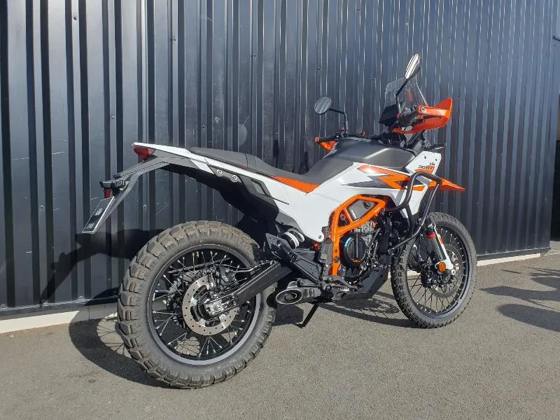 390 ADVENTURE