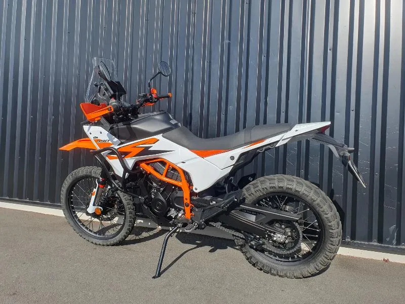 390 ADVENTURE