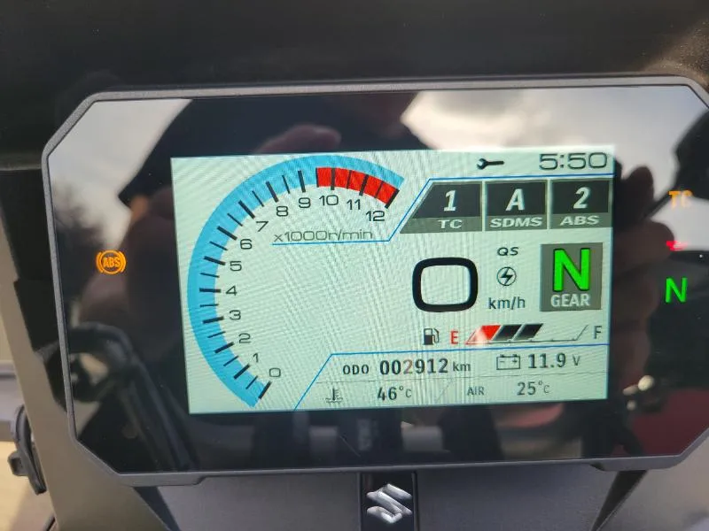 DL VSTROM 800DE