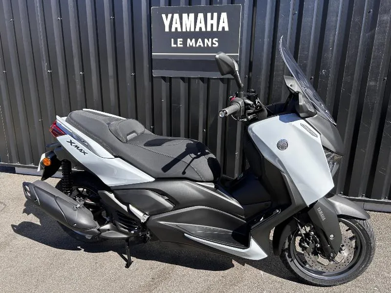 XMAX 125 TECH MAX