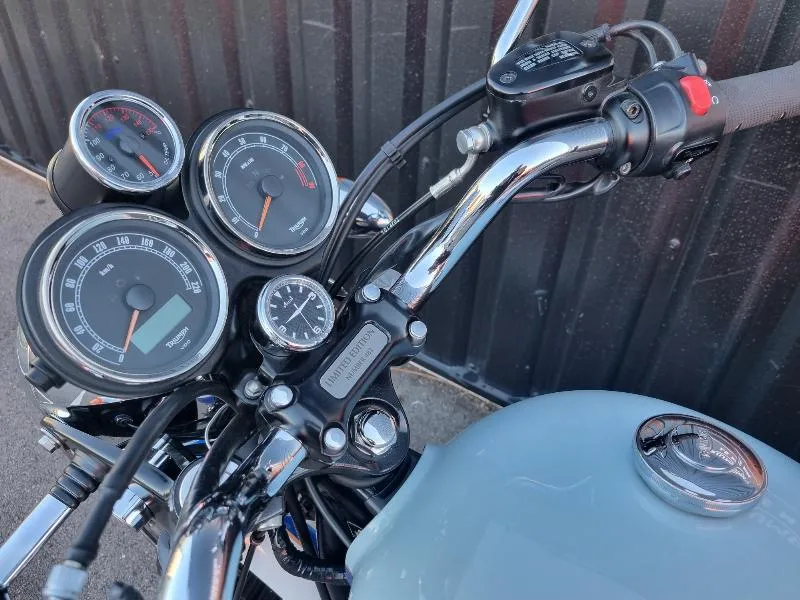 Bonneville T100