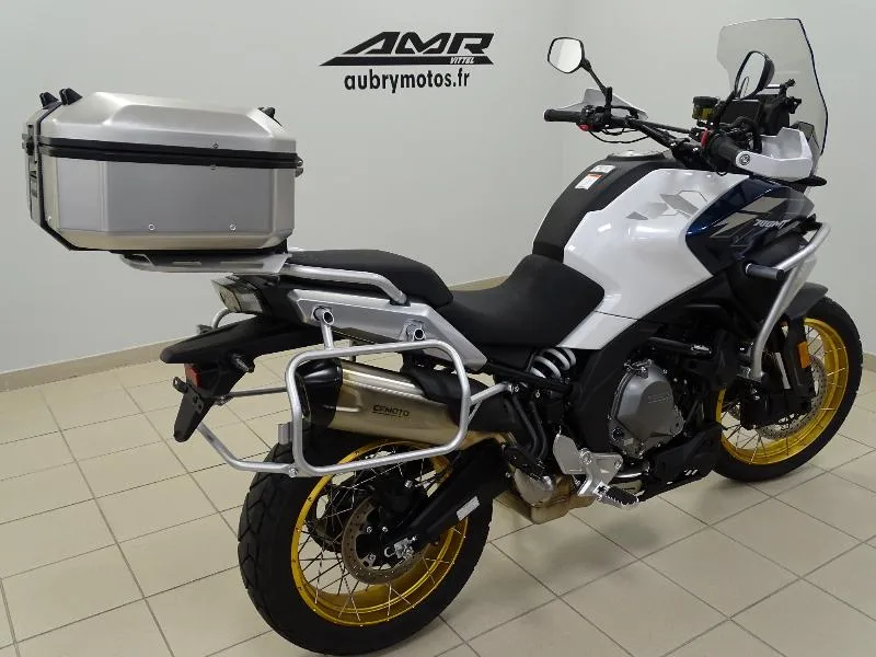 MT 700