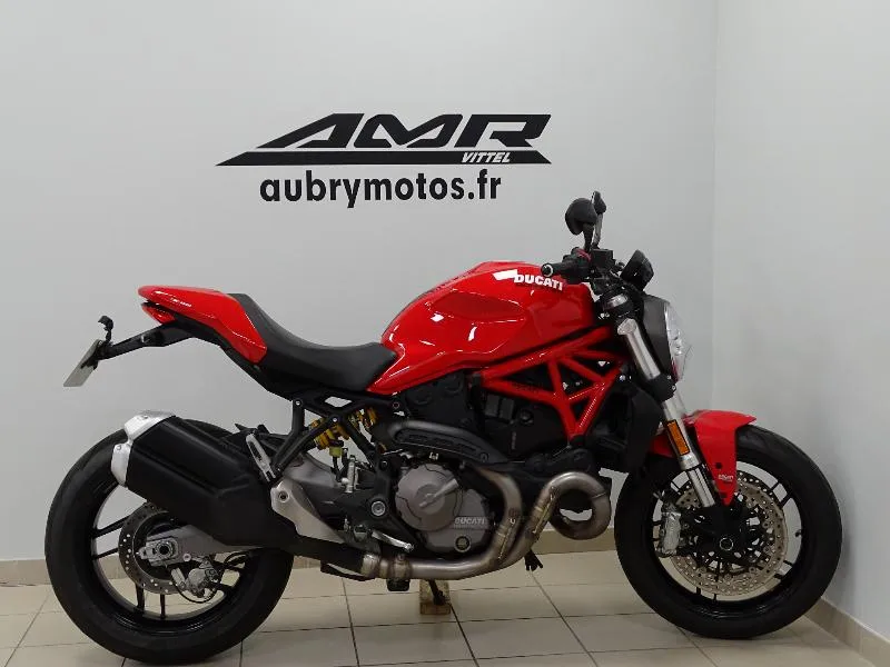MONSTER 821