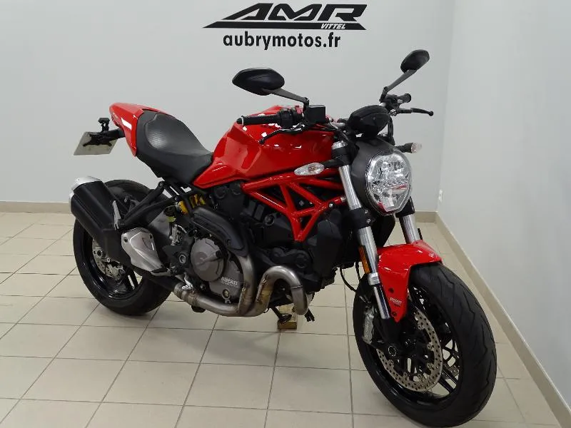 MONSTER 821