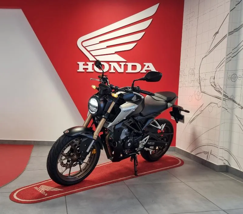 CB 125  R