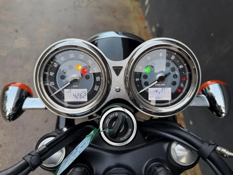 BONNEVILLE T120