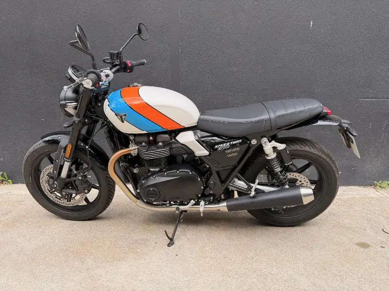 SPEED TWIN 900