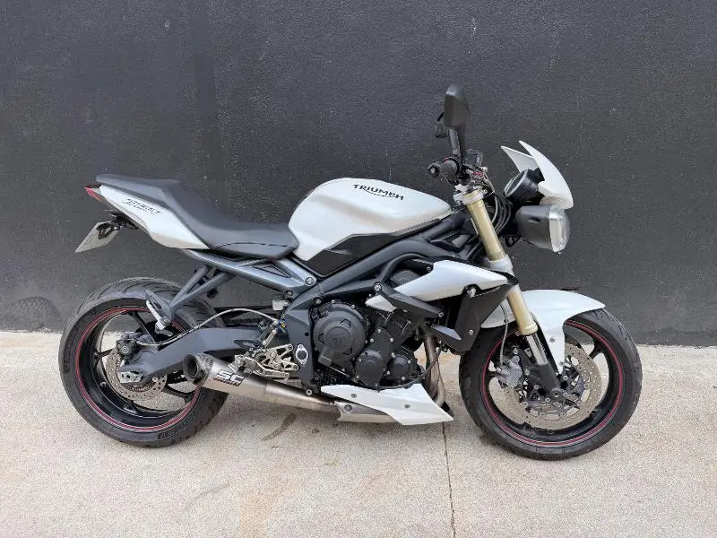 STREET TRIPLE 675