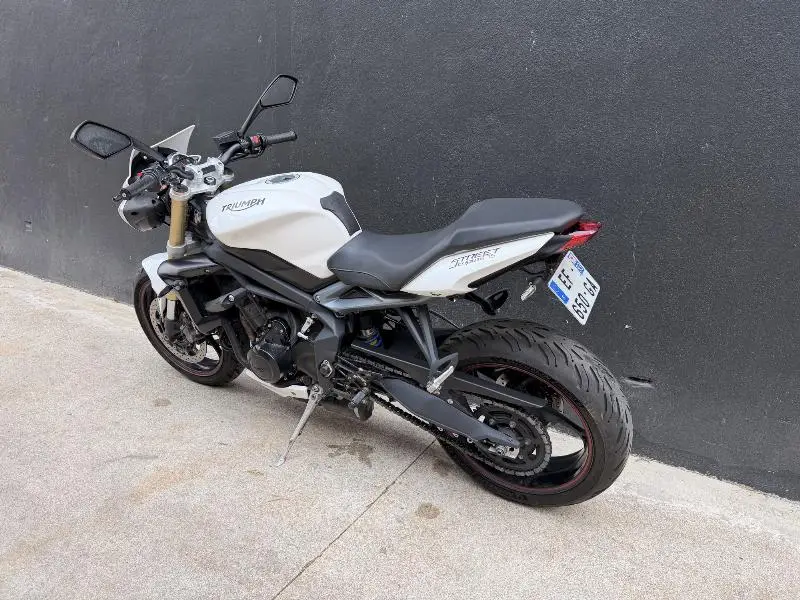 STREET TRIPLE 675
