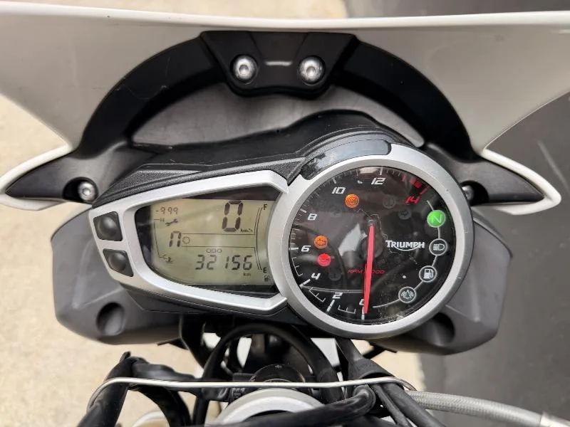 STREET TRIPLE 675