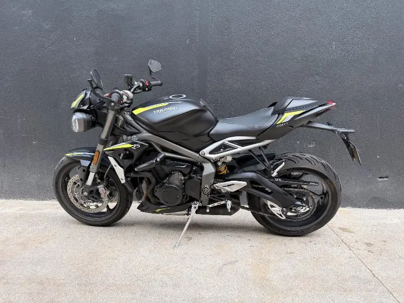 STREET TRIPLE 765 RS