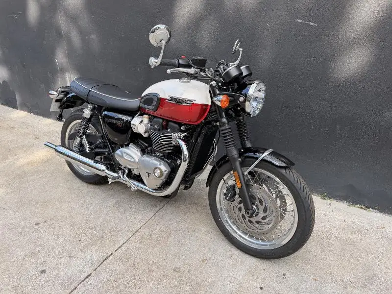 BONNEVILLE T120