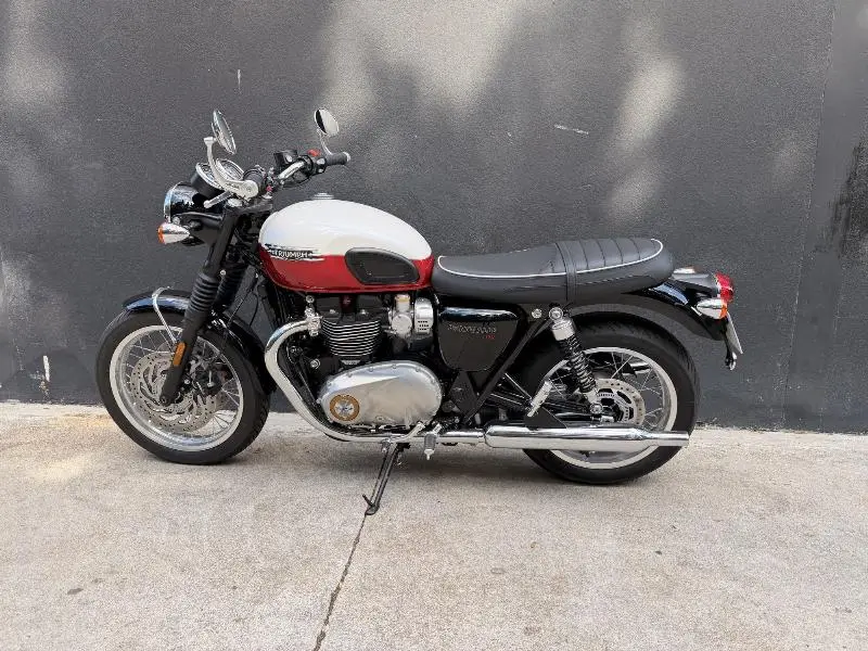 BONNEVILLE T120