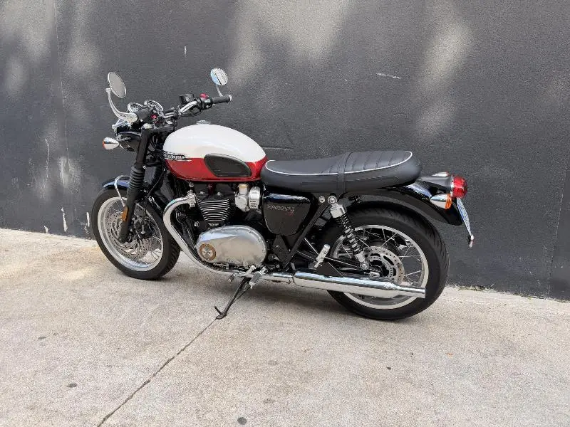 BONNEVILLE T120