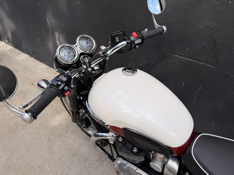 BONNEVILLE T120