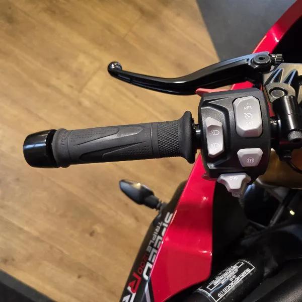 SPEED TRIPLE 1200 RR
