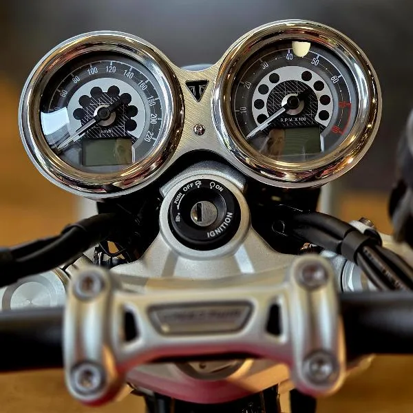 SPEED TWIN 1200