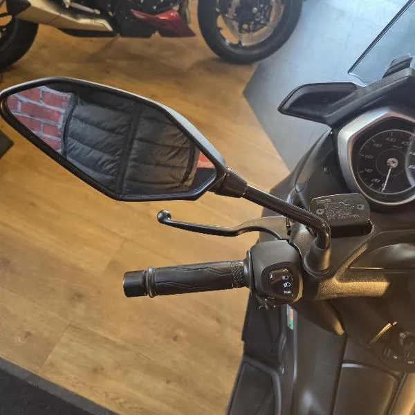 XMAX 125