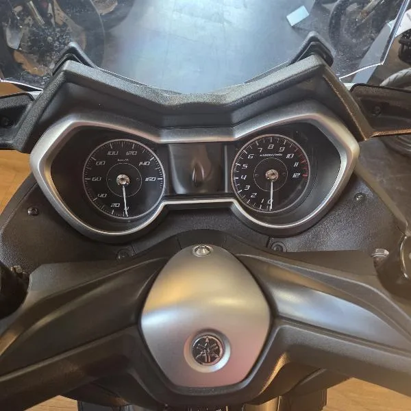 XMAX 125