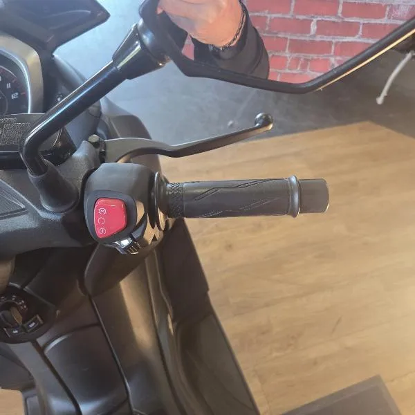 XMAX 125