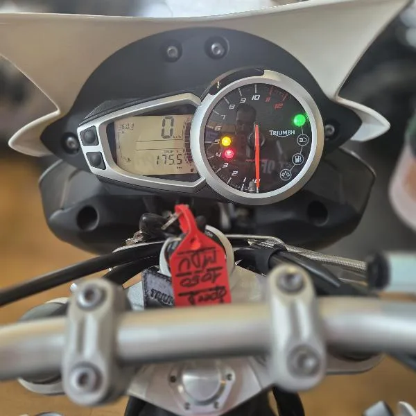 SPEED TRIPLE 1050