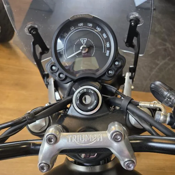 SPEED TWIN 900