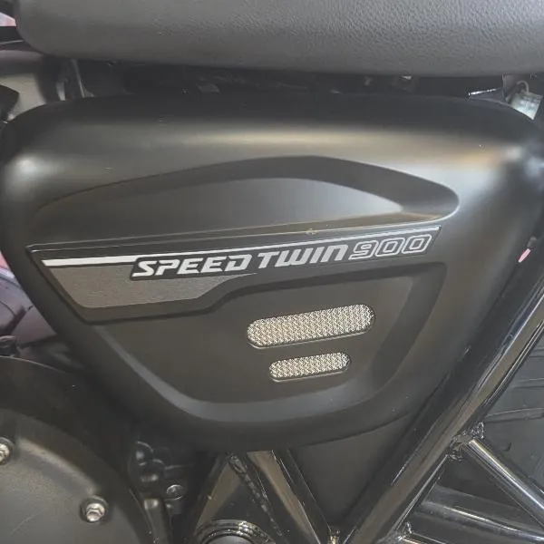 SPEED TWIN 900
