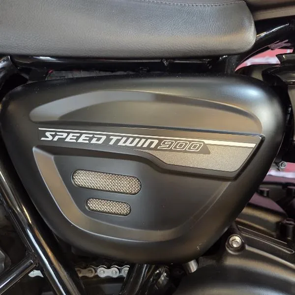 SPEED TWIN 900