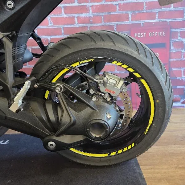 R 1300 R