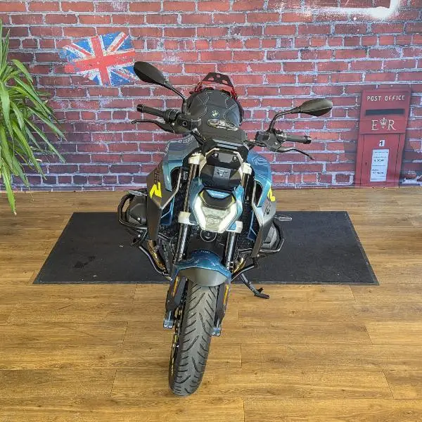 R 1300 R