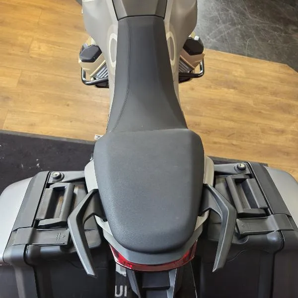 V100  MANDELLO