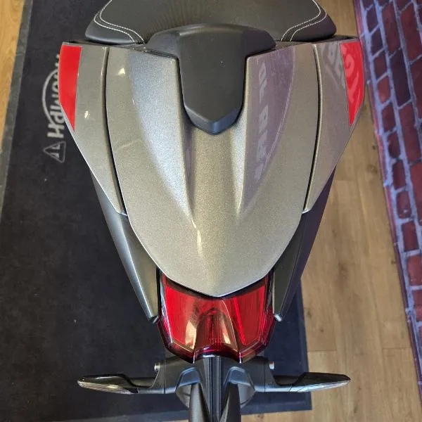 STREET TRIPLE 765 RS