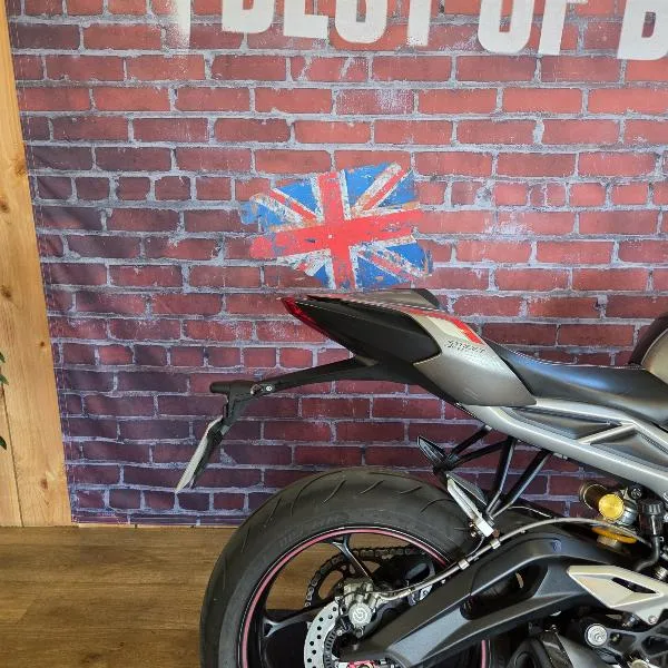 STREET TRIPLE 765 RS