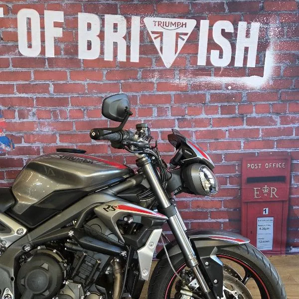 STREET TRIPLE 765 RS