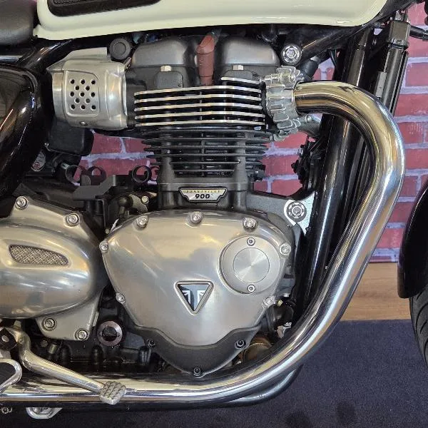 Bonneville T100