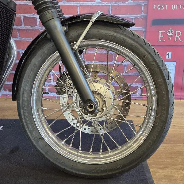 Bonneville T100