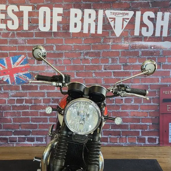Bonneville T100