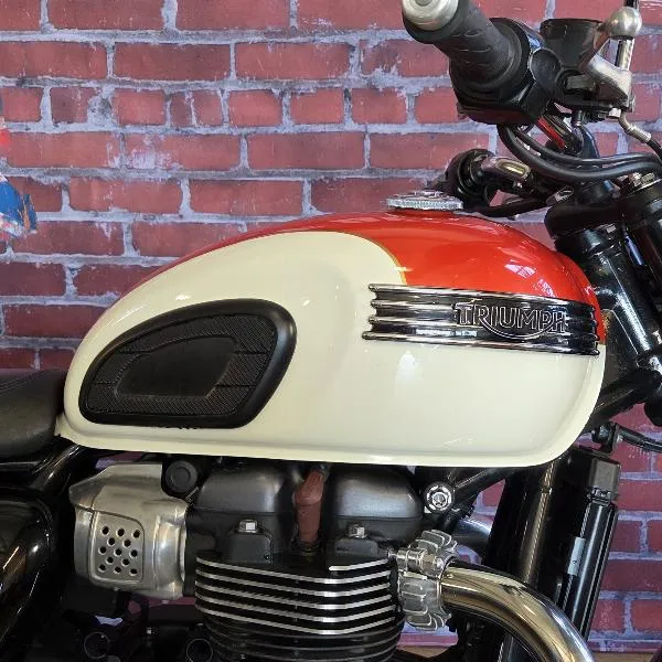 Bonneville T100