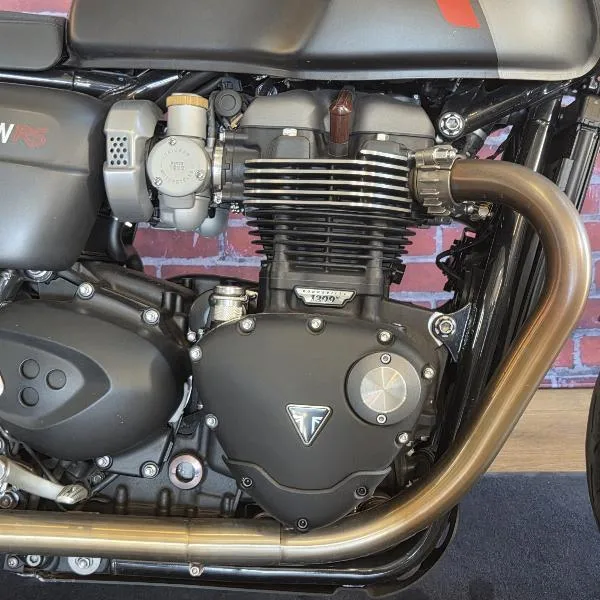 THRUXTON 1200 RS