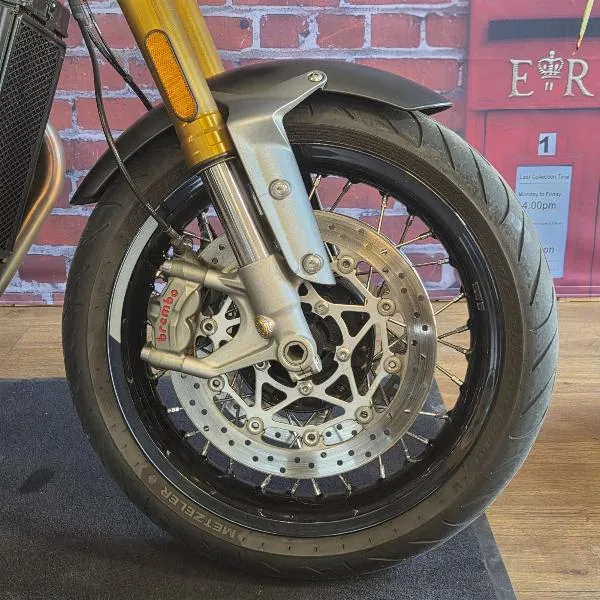 THRUXTON 1200 RS