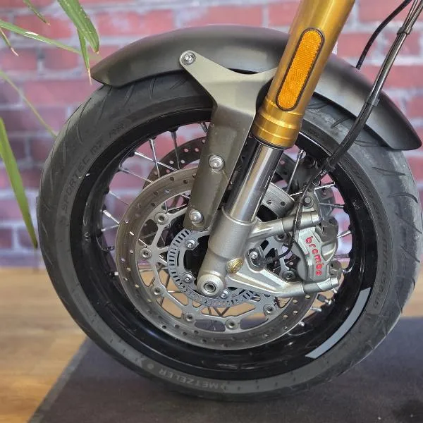 THRUXTON 1200 RS