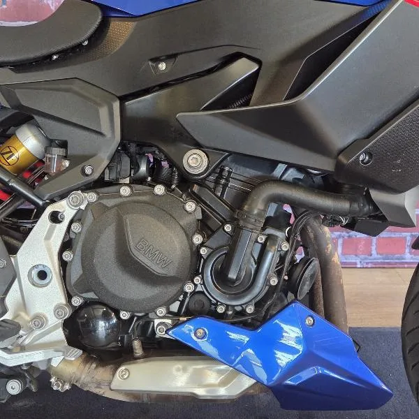 F 900 XR